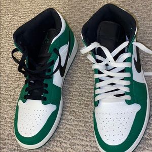 Air Jordan 1 mid se